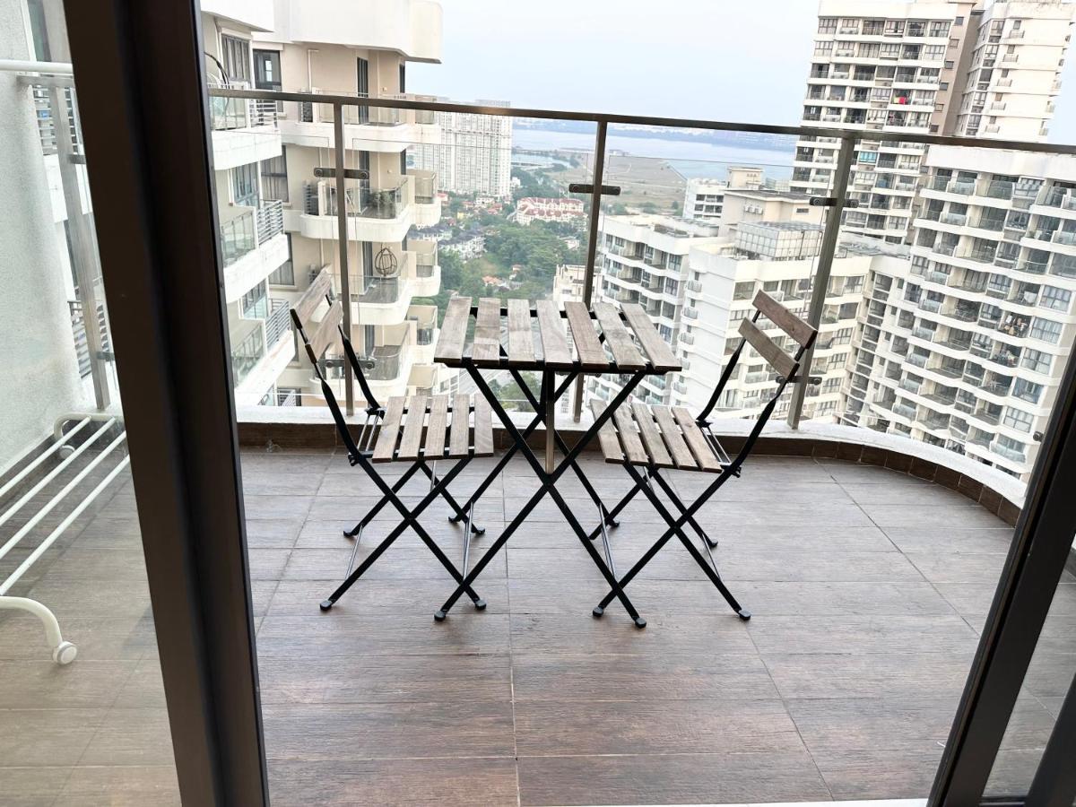 Skyline @ Country Garden Danga Bay Apartemen